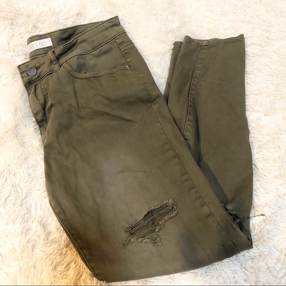 ABOUND distressed khakis. Size 28.